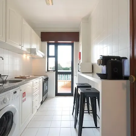 Daire Lovelystay - Newly Decorated 2br Flat With Free Parking *