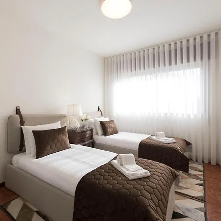 Apartment Lovelystay - Newly Decorated 2br Flat With Free Parking