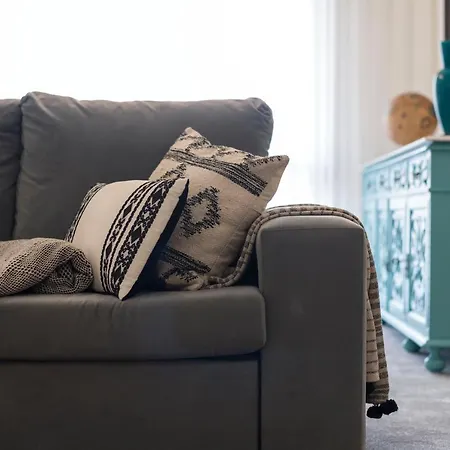 Lovelystay - Newly Decorated 2br Flat With Free Parking Daire *