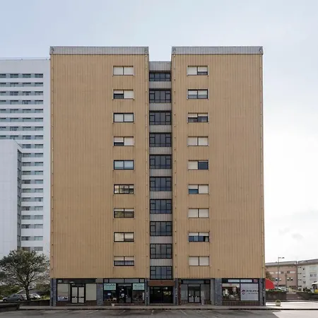 Lovelystay - Newly Decorated 2br Flat With Free Parking Daire *