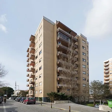 Lovelystay - Newly Decorated 2br Flat With Free Parking