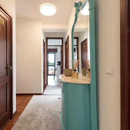 Lovelystay - Newly Decorated 2br Flat With Free Parking Daire *