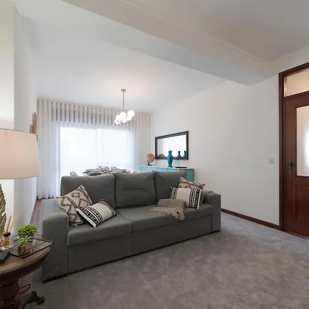 Apartment Lovelystay - Newly Decorated 2br Flat With Free Parking *