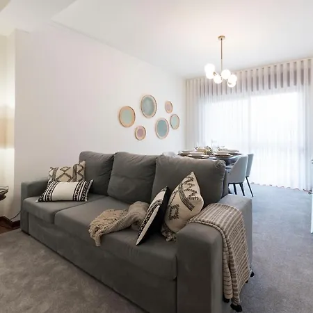Daire Lovelystay - Newly Decorated 2br Flat With Free Parking Vila Nova de Gaia