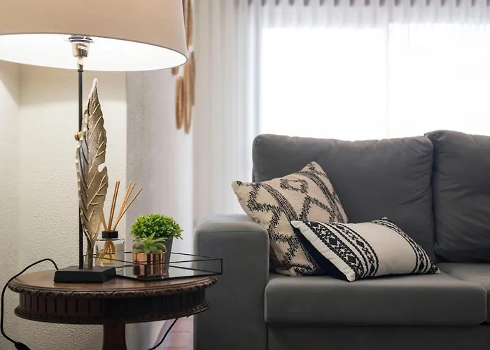 Lovelystay - Newly Decorated 2br Flat With Free Parking Apartamento