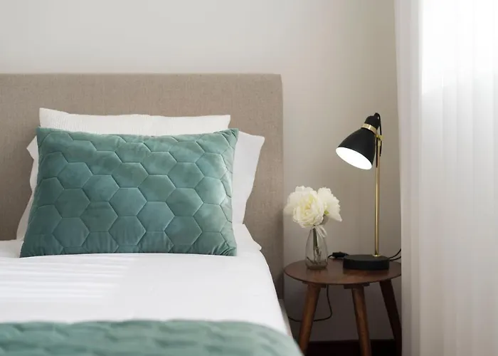 Apartamento Lovelystay - Newly Decorated 2br Flat With Free Parking *