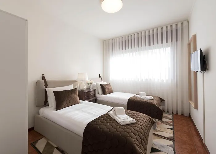 Apartamento Lovelystay - Newly Decorated 2br Flat With Free Parking