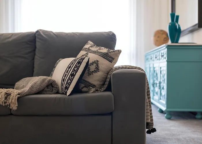 Lovelystay - Newly Decorated 2br Flat With Free Parking Apartamento *