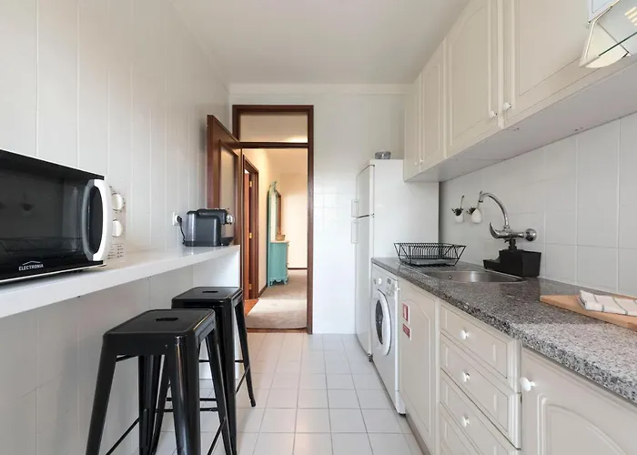 Apartamento Lovelystay - Newly Decorated 2br Flat With Free Parking