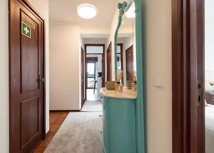 Lovelystay - Newly Decorated 2br Flat With Free Parking Apartamento *