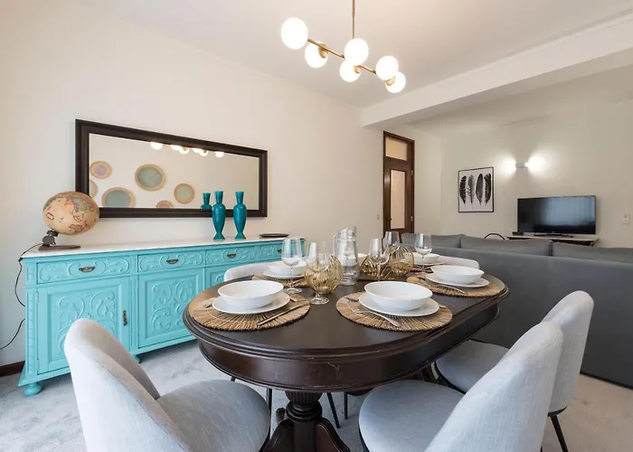 Apartamento Lovelystay - Newly Decorated 2br Flat With Free Parking