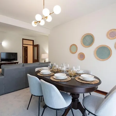 Lovelystay - Newly Decorated 2br Flat With Free Parking Apartment Vila Nova de Gaia