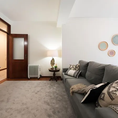Apartment Lovelystay - Newly Decorated 2br Flat With Free Parking Vila Nova de Gaia