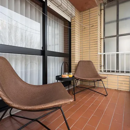 Lovelystay - Newly Decorated 2br Flat With Free Parking Apartment