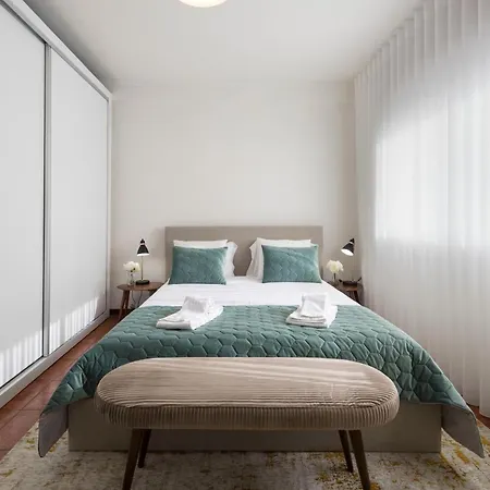 Lovelystay - Newly Decorated 2br Flat With Free Parking Apartment