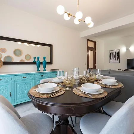 Apartment Lovelystay - Newly Decorated 2br Flat With Free Parking
