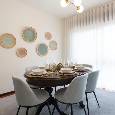 Apartment Lovelystay - Newly Decorated 2br Flat With Free Parking