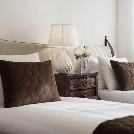 Lovelystay - Newly Decorated 2br Flat With Free Parking Apartment