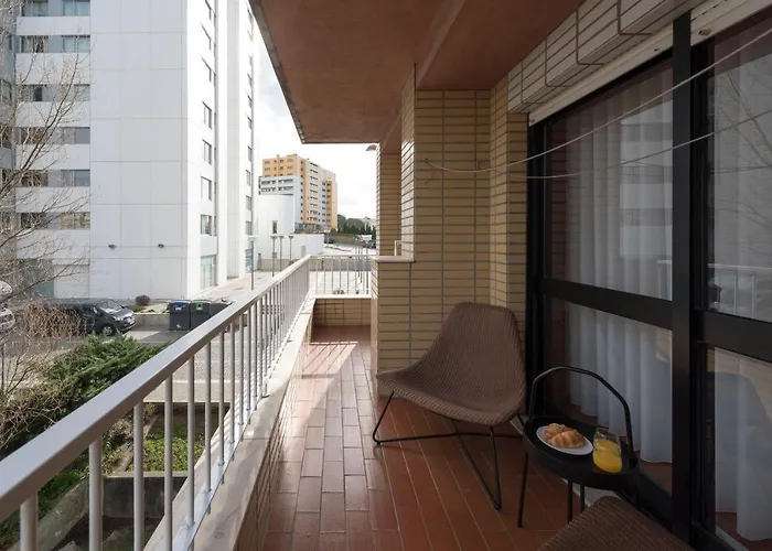 Lovelystay - Newly Decorated 2br Flat With Free Parking فيلا نوفا دي غايا