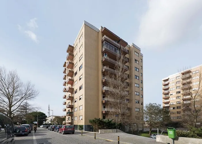 Lovelystay - Newly Decorated 2br Flat With Free Parking