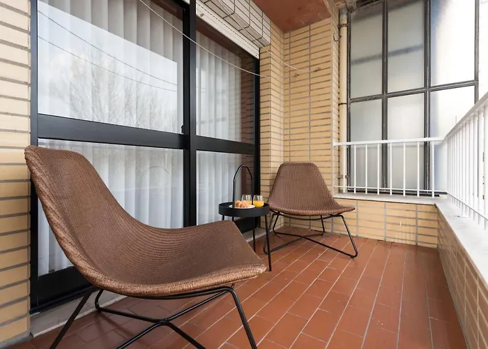 Lovelystay - Newly Decorated 2br Flat With Free Parking شقة