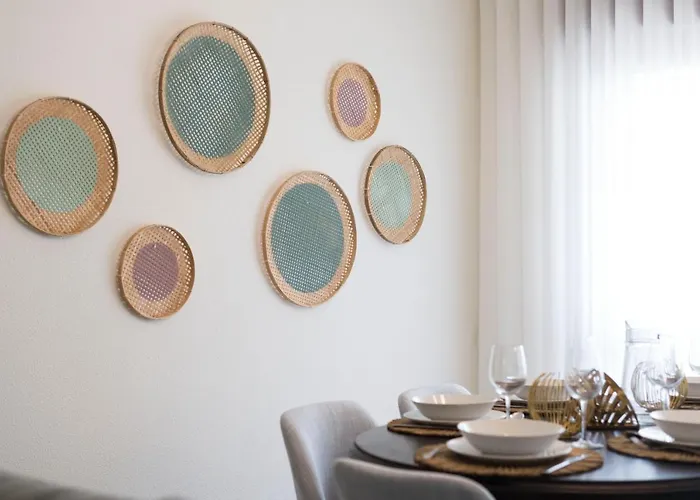 Lovelystay - Newly Decorated 2br Flat With Free Parking شقة