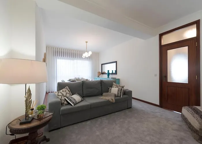 شقة Lovelystay - Newly Decorated 2br Flat With Free Parking *