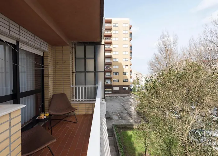 Lovelystay - Newly Decorated 2br Flat With Free Parking شقة *