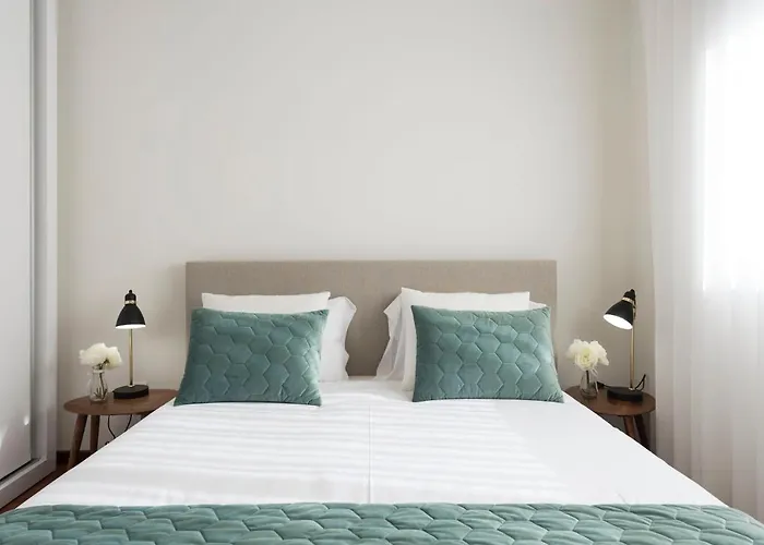 Lovelystay - Newly Decorated 2br Flat With Free Parking شقة