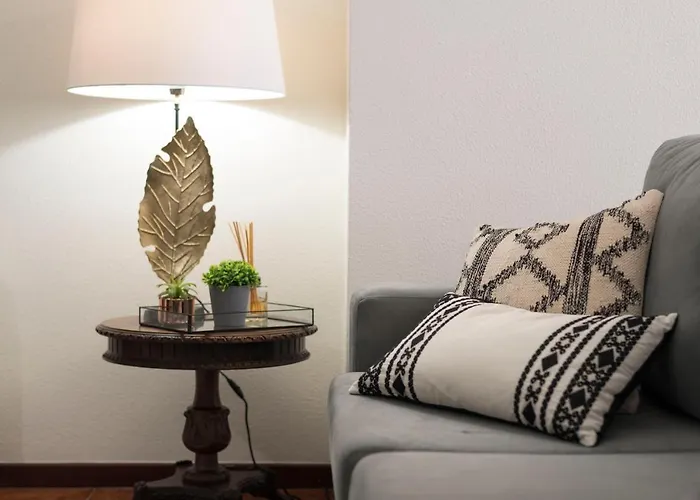 Lovelystay - Newly Decorated 2br Flat With Free Parking * فيلا نوفا دي غايا